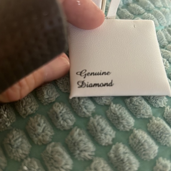 Genuine Diamond sterling silver cross necklace New in box - Picture 5 of 10